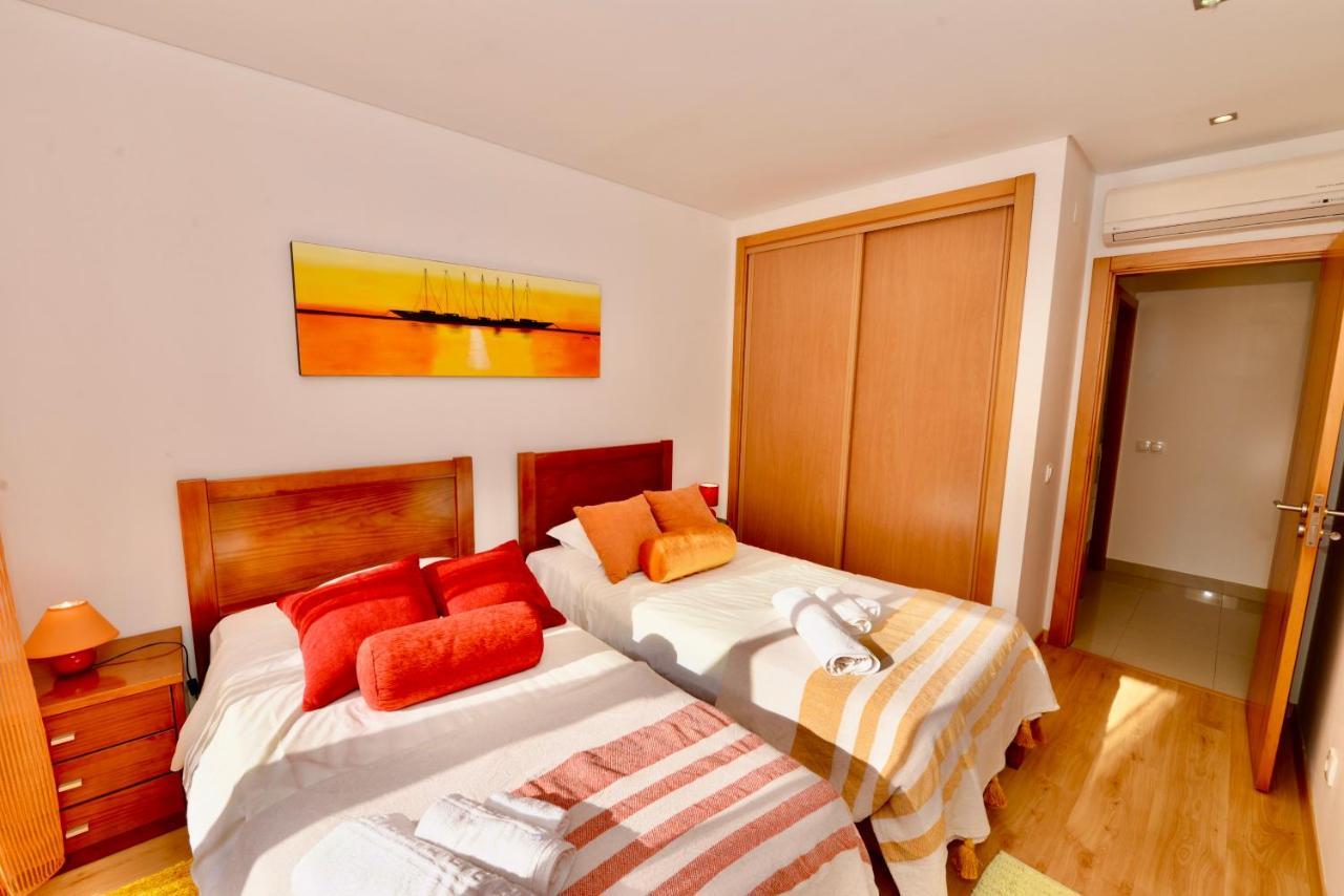 Silver - Apartment For 4 Guests 150M From Beach Sao Martinho do Porto Exterior photo